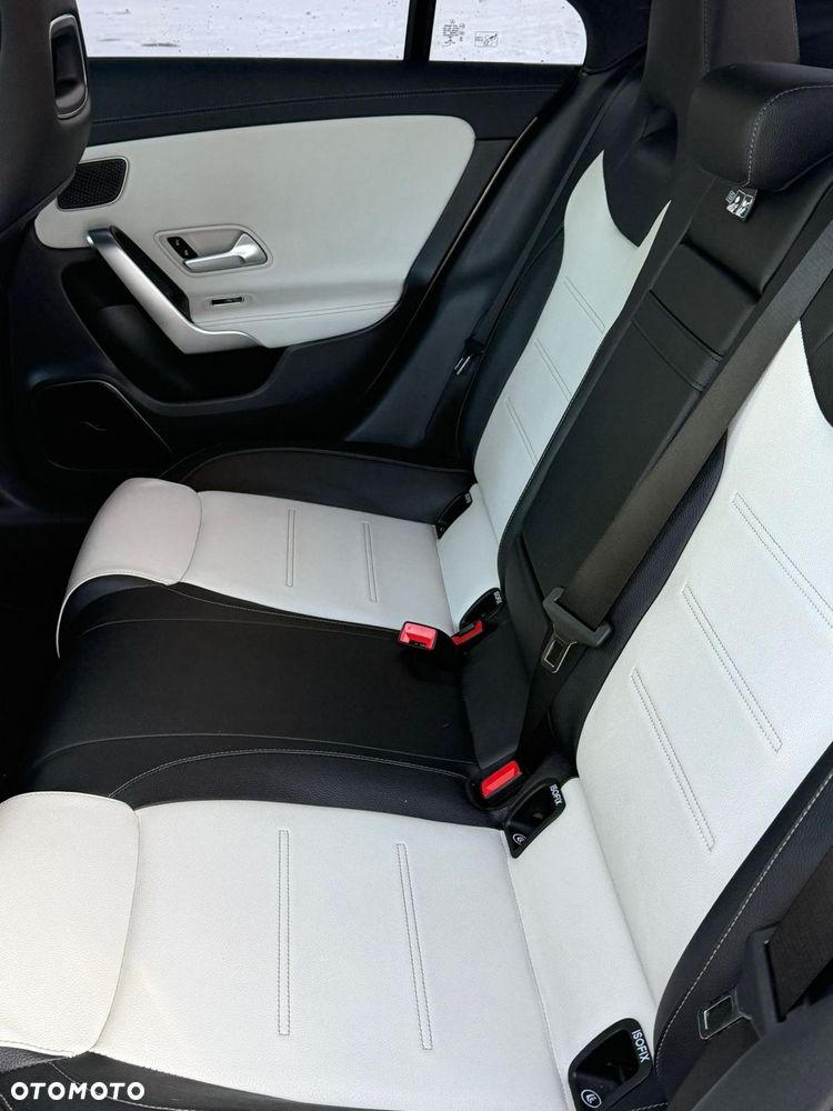 Mercedes-Benz CLA AMG 35 4Matic B AMG Speedshift 7G-DCT - 12