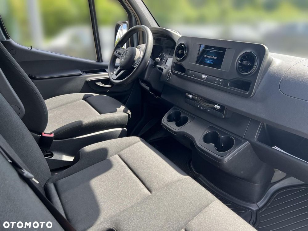 Mercedes-Benz Sprinter - 13