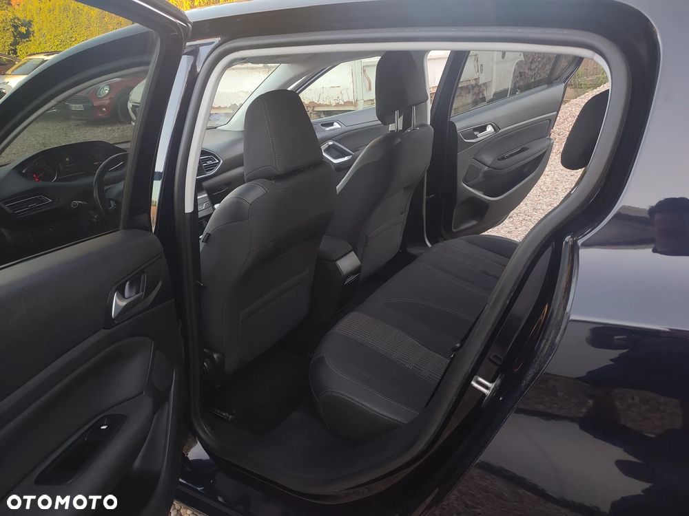 Peugeot 308 PureTech 130 GPF Stop & Start Allure Business-Paket - 22