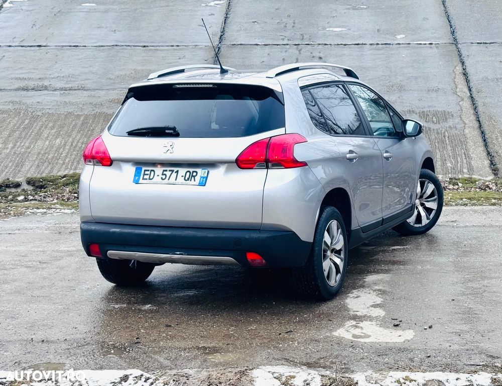 Peugeot 2008 Blue-HDi FAP 100 STOP & START Style - 6