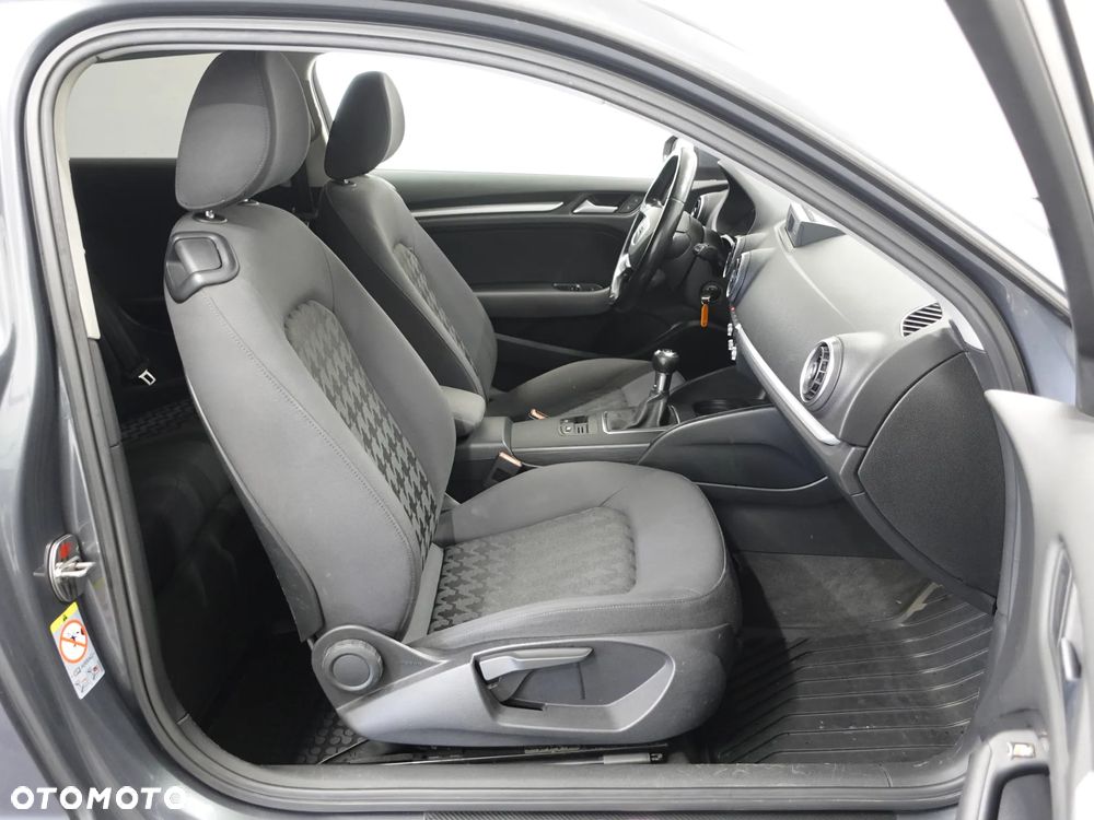 Audi A3 Sportback 2.0 TDI Ambiente - 25