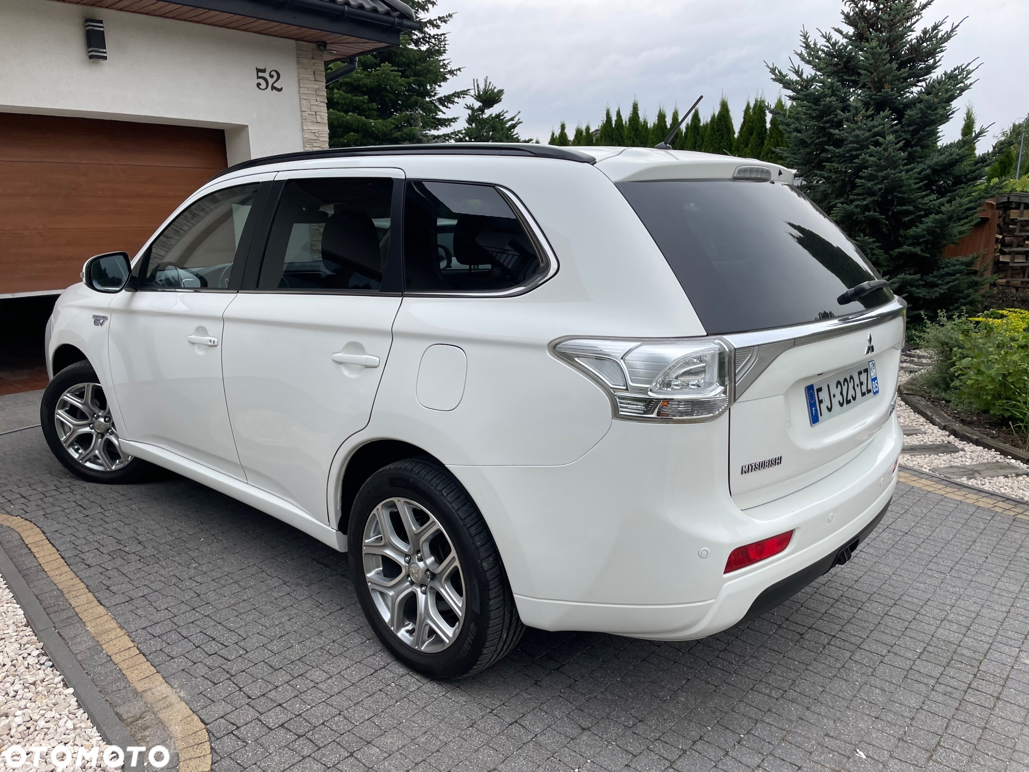 Mitsubishi Outlander 2.0 4WD Plug-In Hybrid - 4