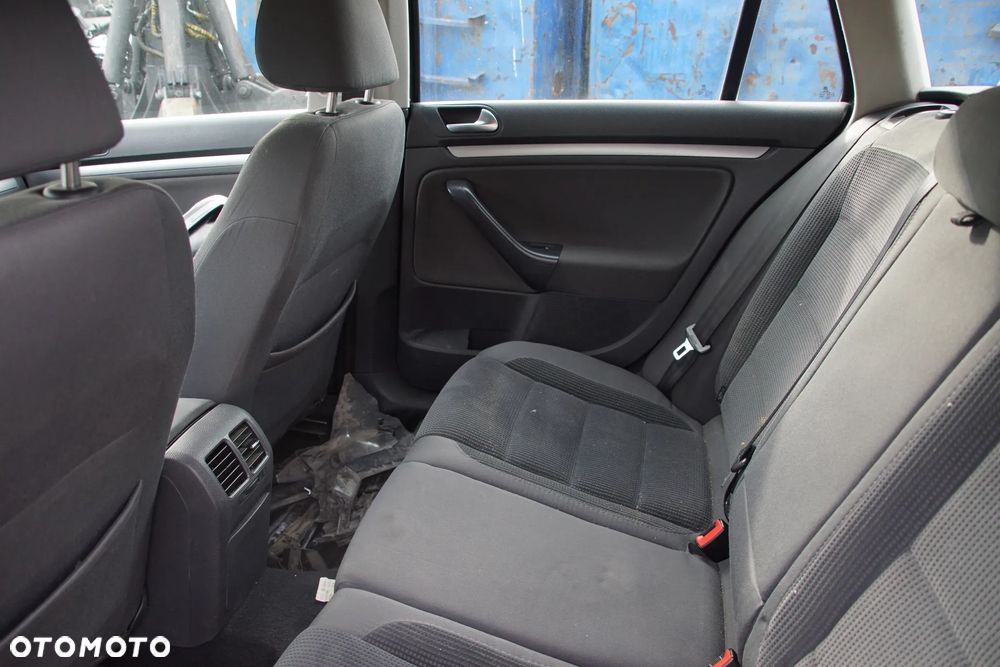 Auto na części - Volkswagen Golf V 1.6 MPI 102 KM BSE JHT LC9X 2008R Silnik Skrzynia Drzwi Zderzak Klapa Lampa Lusterko Klamka Szyba Deska Kokpit Sterownik Moduł Czujnik Licznik Panel Kierownica - 17