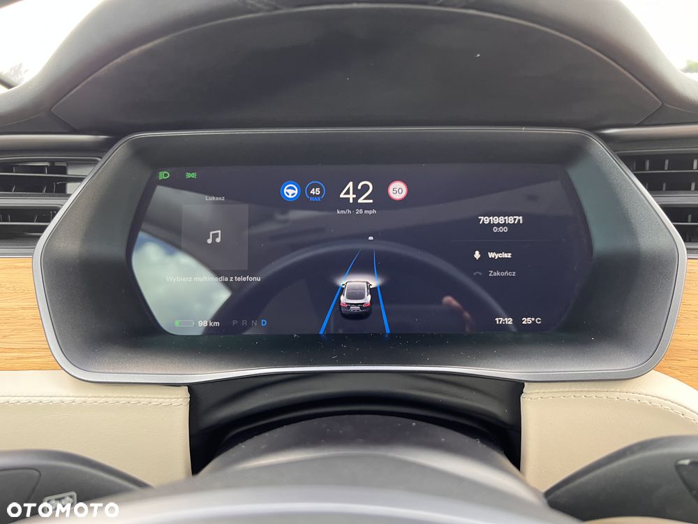 Tesla Model S - 24