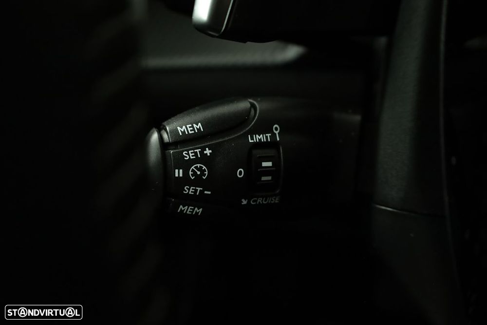 Peugeot 2008 1.2 PureTech Allure Pack EAT8 - 18