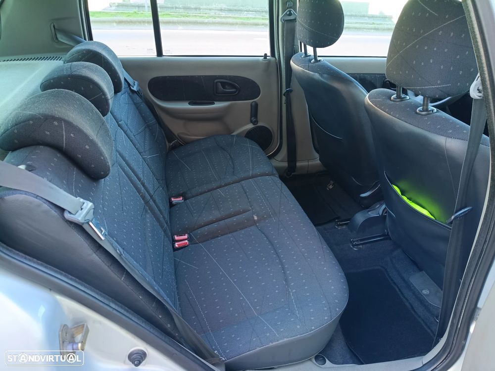 Renault Clio 1.2 16V Confort - 7