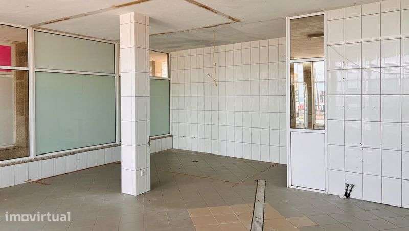 Loja Comercial no Edifício 2000 | Trancoso | 50-100m² - Grande imagem: 3/8