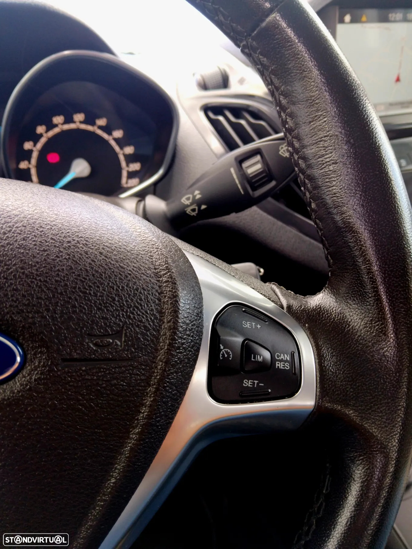 Ford Tourneo Courier 1.0 EcoBoost Titanium - 11