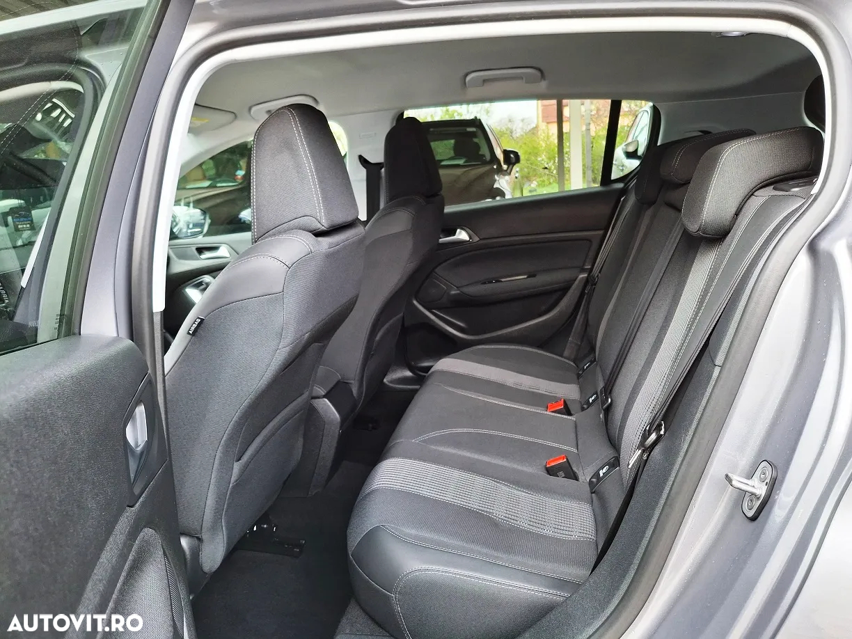 Peugeot 308 1.2 L PureTech Turbo S&S Allure - 9