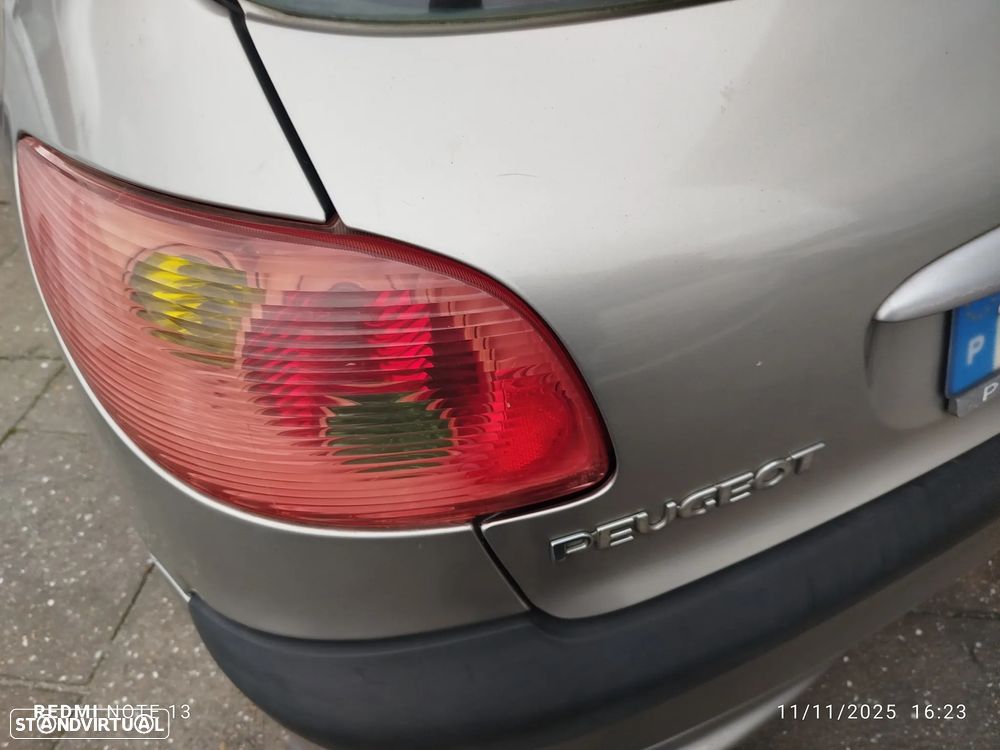Peugeot 206 1.1 Color Line - 4