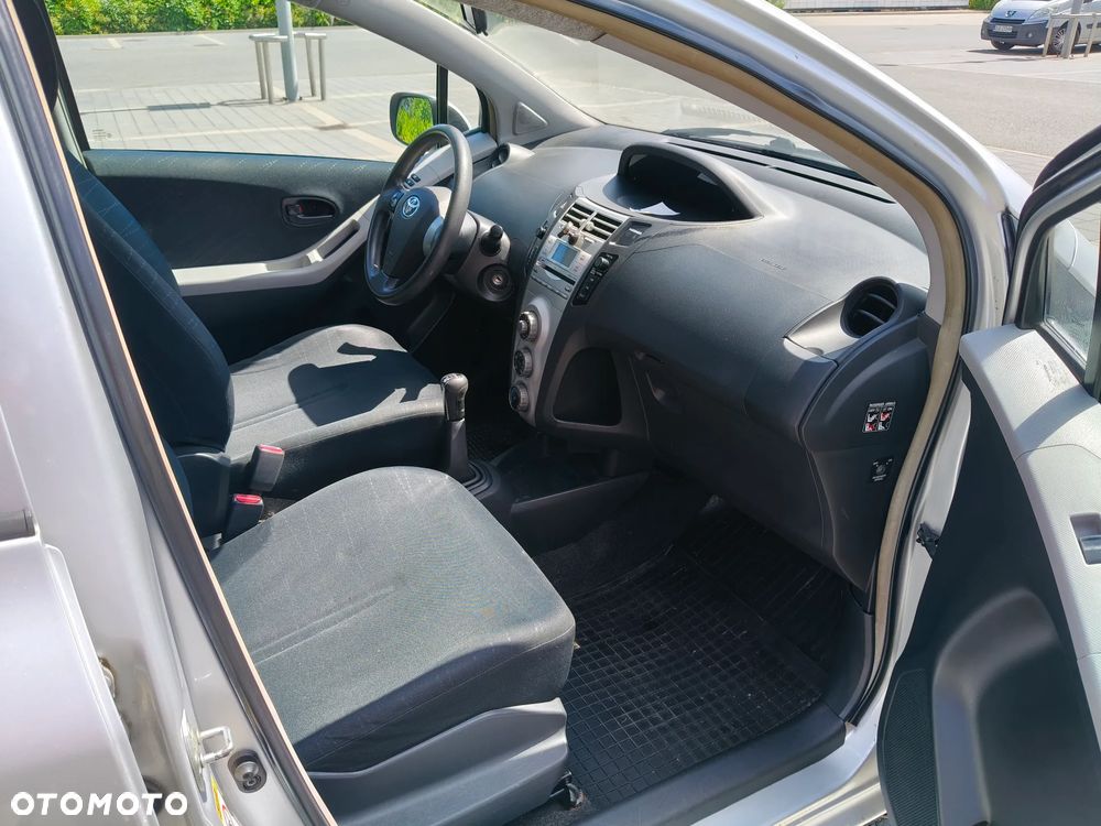 Toyota Yaris 1.4 D-4D Luna A/C - 24