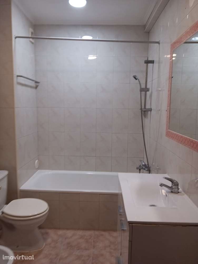 Apartamento T2 com cozinha separada na Amadora - Grande imagem: 3/7