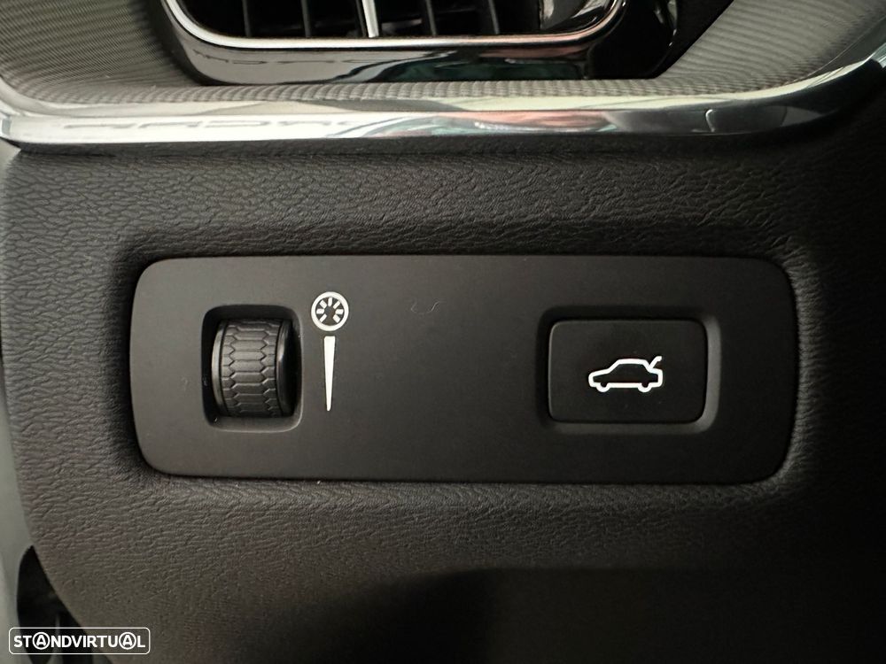 Volvo XC 60 2.0 D4 R-Design Geartronic - 27