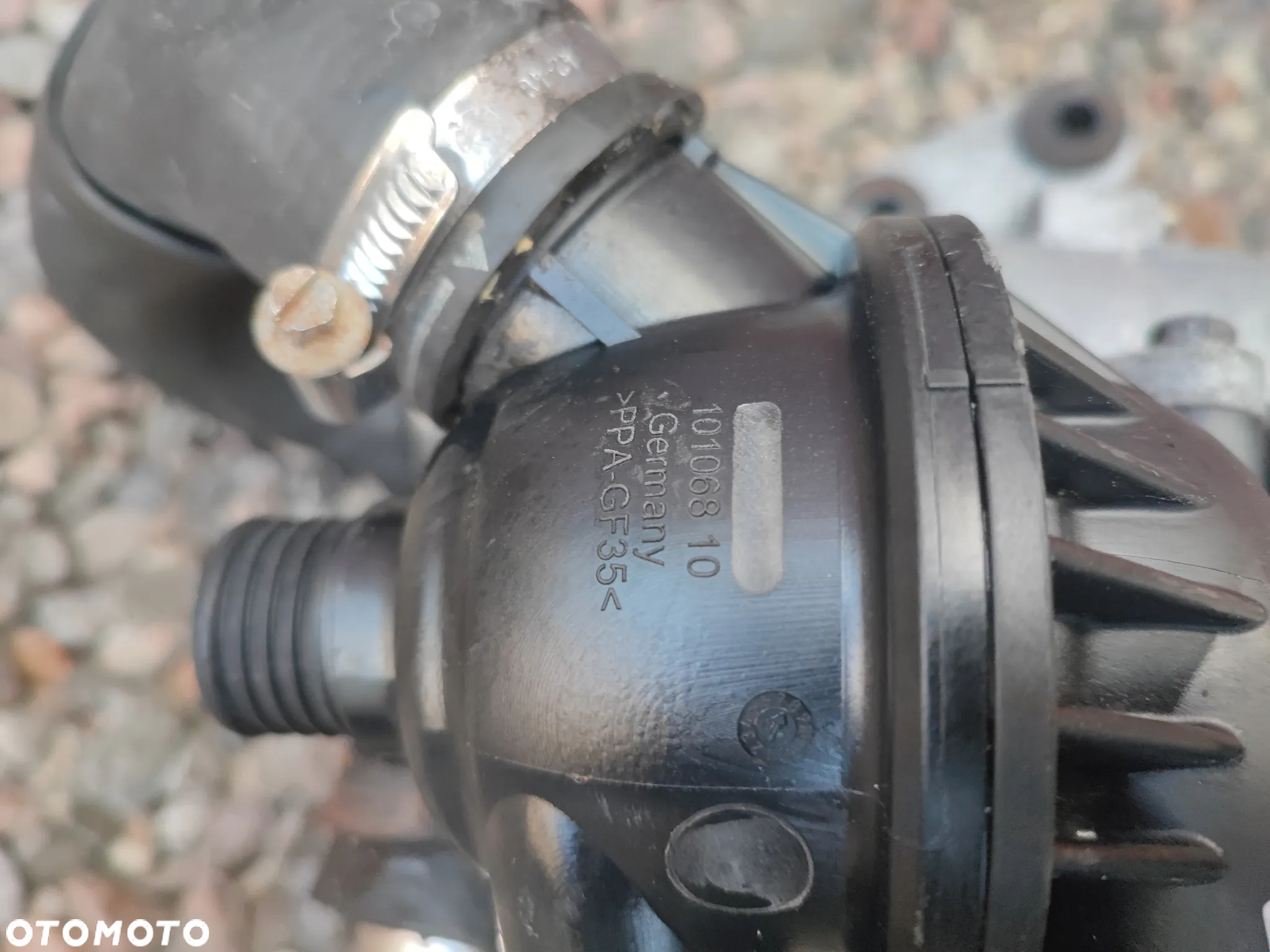 BMW E90 / E92 / E82 / E81 / E93 / E92LCI / E87 ORYGINALNA ELEKTRYCZNA POMPA WODY + TERMOASTAT DO SILNIKÓW GAMY N43 ( 1.8i / 2.0i ) O NR.  11 51 7 586 929 / 11 53 8 671 515 / 11 53 7 552 403 OEM SPRAWNA W 100% - 12