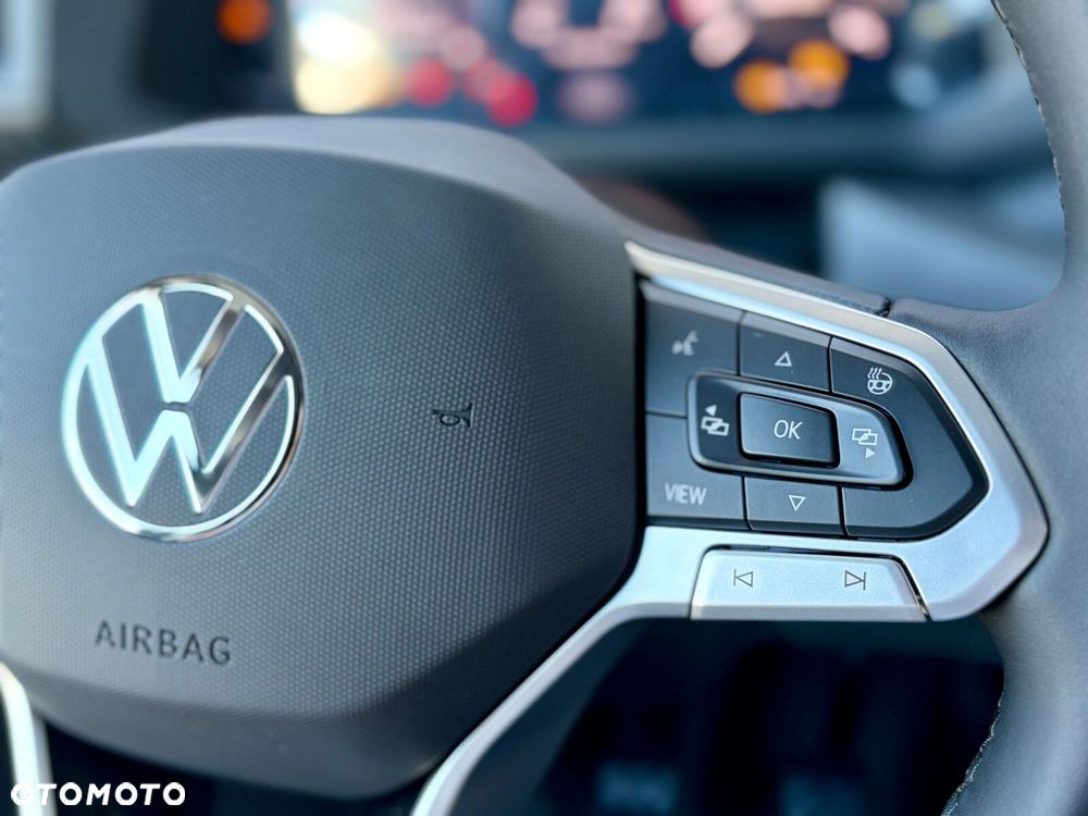 Volkswagen Crafter 35 Furgon z wysokim dachem silnik: 2,0 l EU6 SCR 177 KM / skrzynia biegów: Przedni napęd manualna 6-biegowa rozstaw osi: 4490 mm - 25