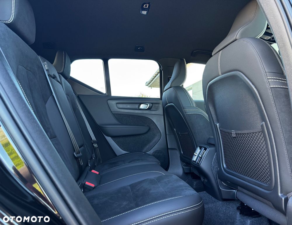 Volvo XC 40 B3 B DKG Plus Black Edition - 14