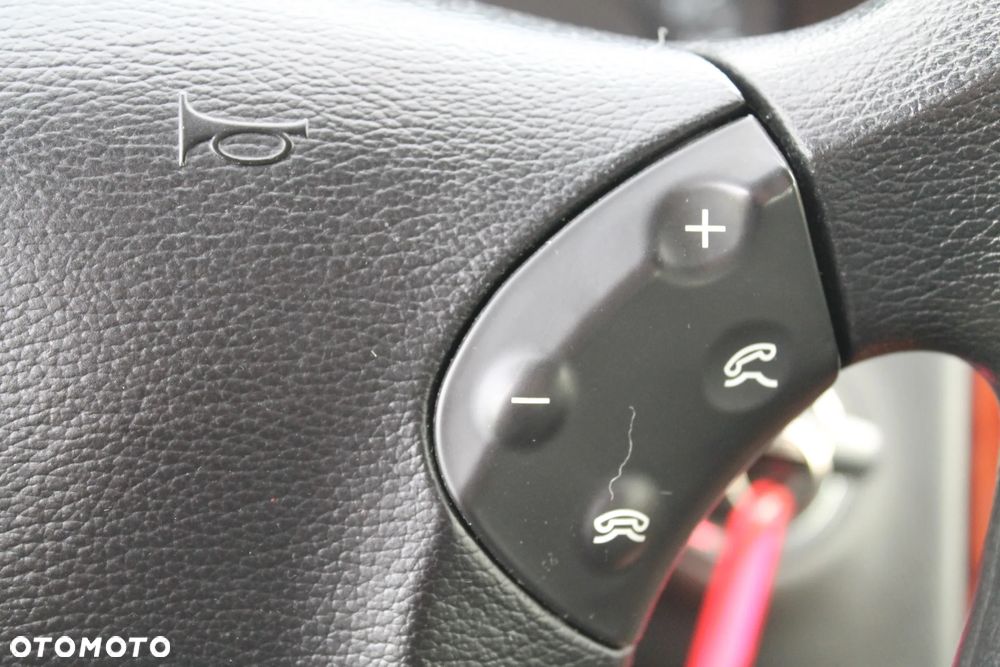 Mercedes-Benz Klasa C 200 CGI Elegance - 38