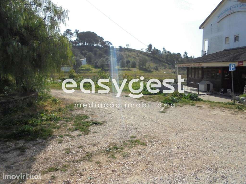 Moradia T3 com espaço comercial localizada em Carregueiros - Grande imagem: 3/15