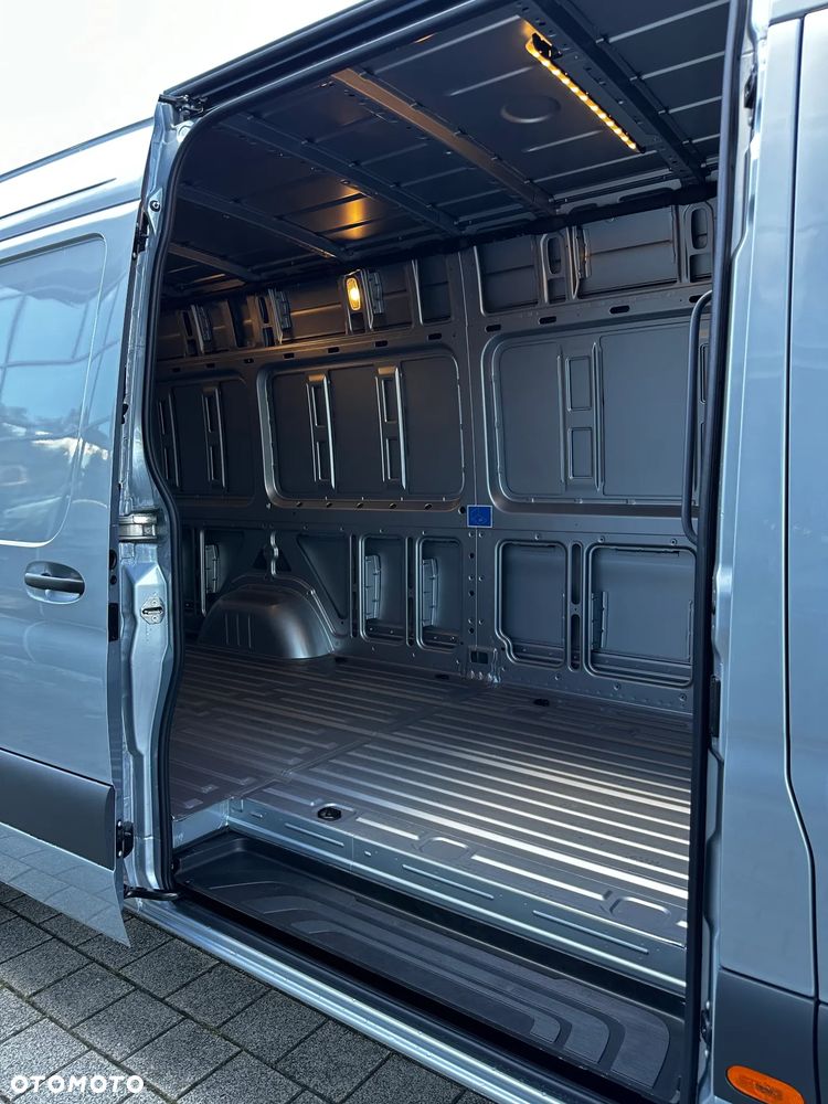 Mercedes-Benz Sprinter - 32
