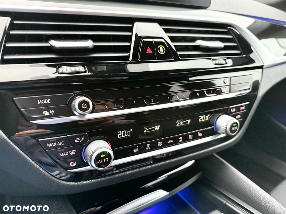BMW Seria 5 520d Sport Line - 35