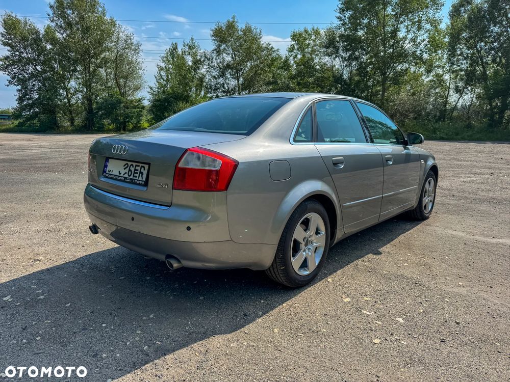 Audi A4 Limousine - 3