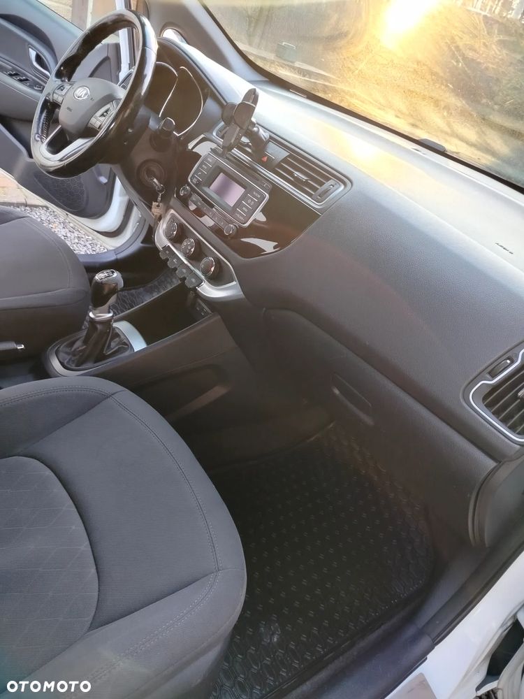 Kia Rio 1.1 CRDI Attract - 13