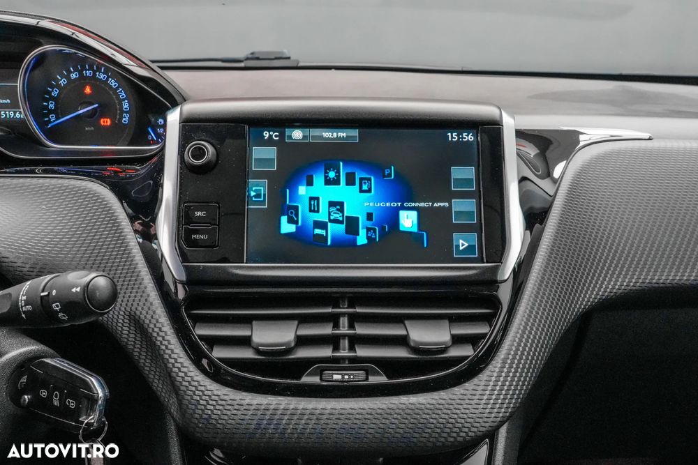 Peugeot 2008 1.2 PureTech Turbo Allure - 21