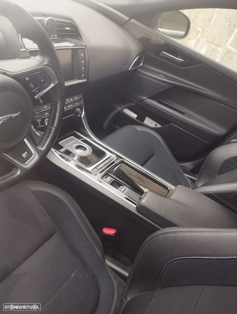 Jaguar XE 2.0 D R-Sport Aut. - 8