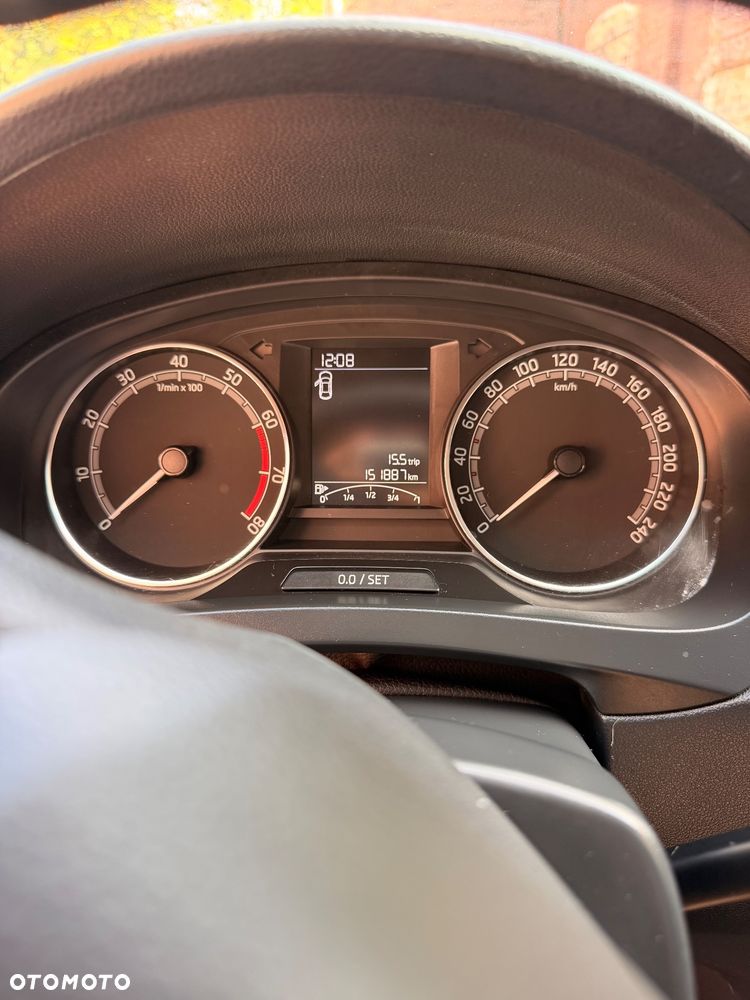 Skoda RAPID - 23