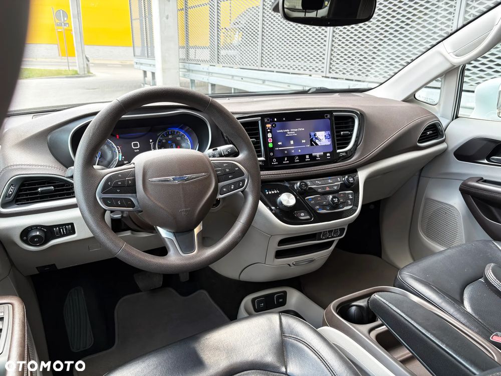 Chrysler Pacifica - 15