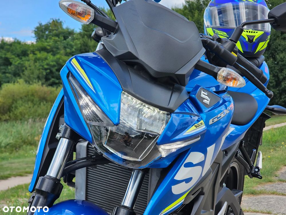 Suzuki GSX - 16