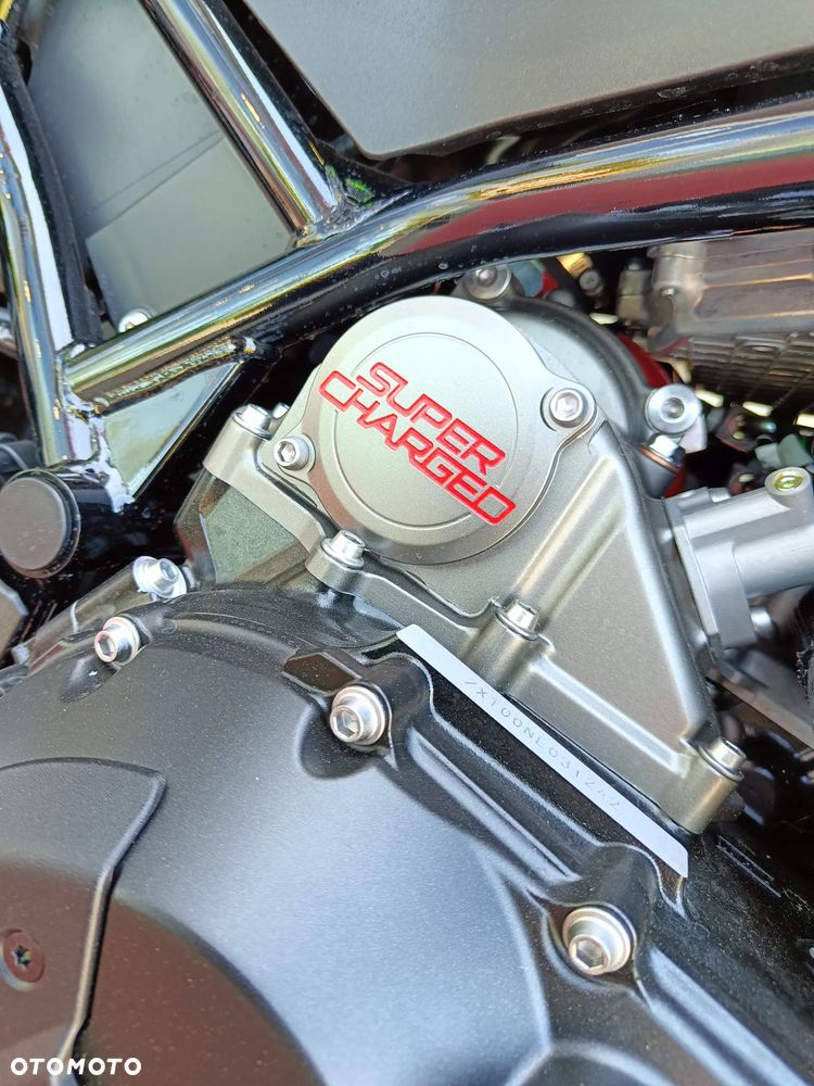Kawasaki H2 - 12
