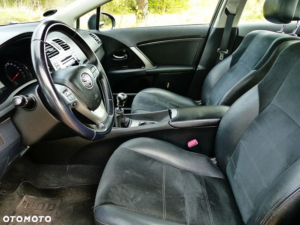 Toyota Avensis 1.8 Premium - 18