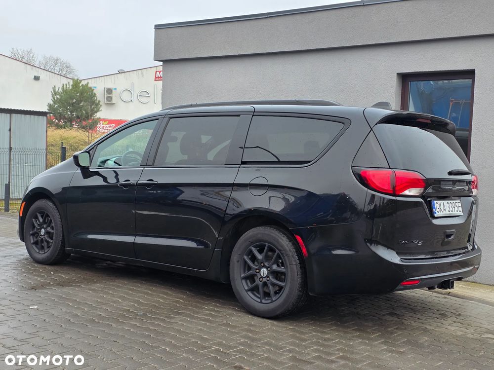 Chrysler Pacifica - 4