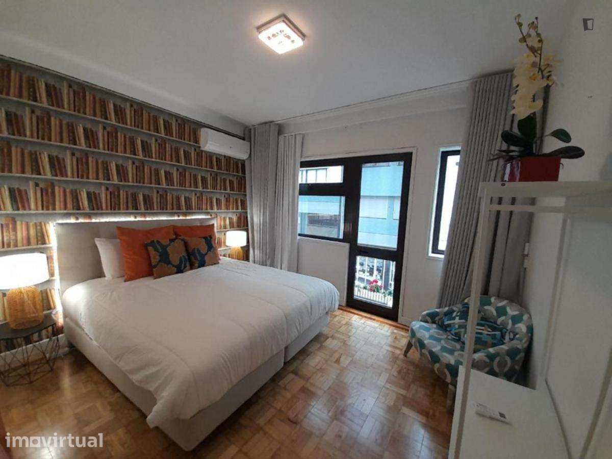 Apartamento com 3 quartos - localizado em Cedofeita Porto - Grande imagem: 2/9