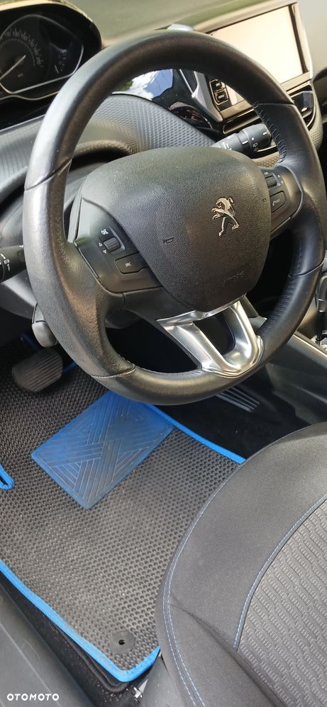 Peugeot 208 1.2 PureTech GPF Signature S&S EAT6 - 34