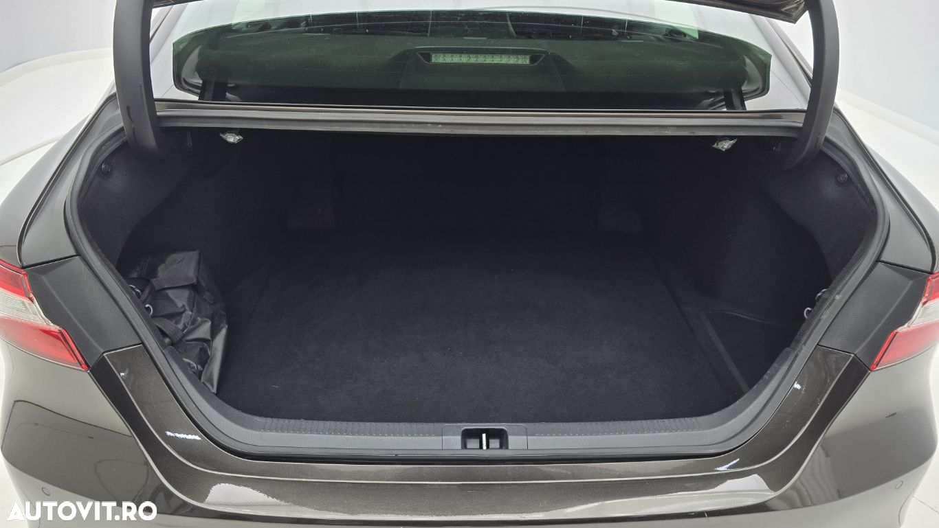 Toyota Camry - 25
