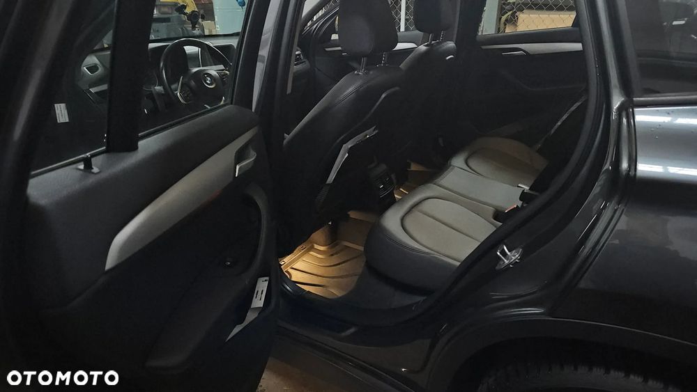 BMW X1 sDrive18d - 14