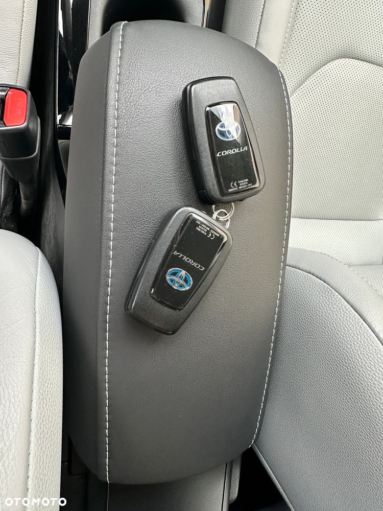 Toyota Corolla 2.0 Hybrid Executive - 35