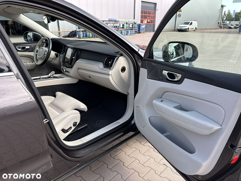 Volvo XC 60 T8 Plug-In Hybrid AWD Ultimate Bright - 17