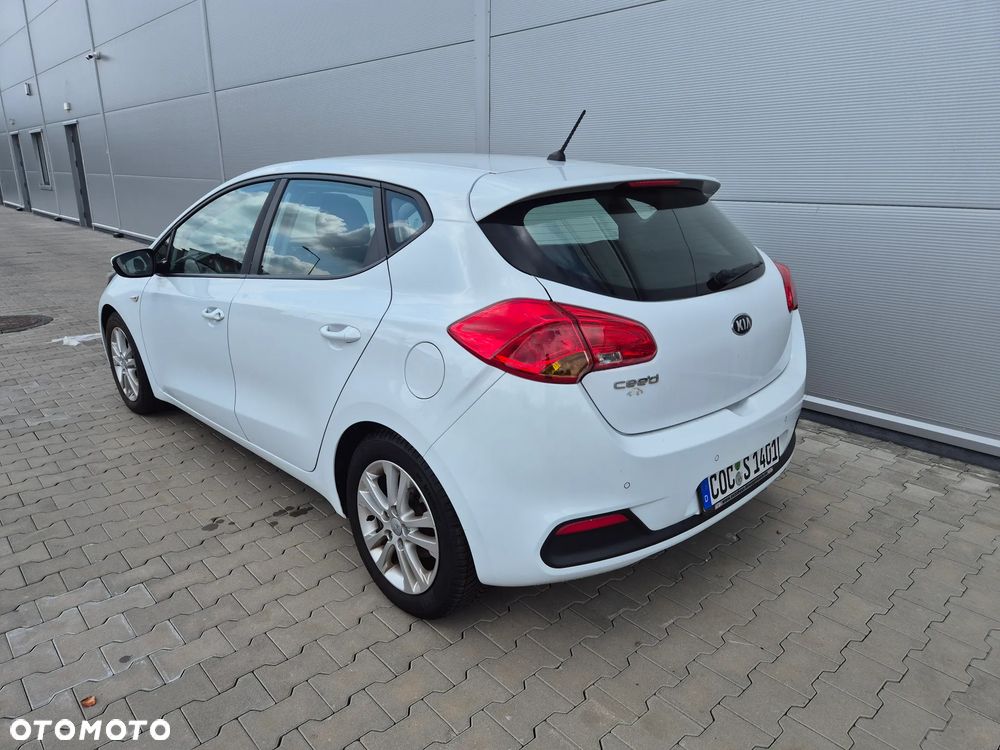 Kia Ceed 1.4 L - 6