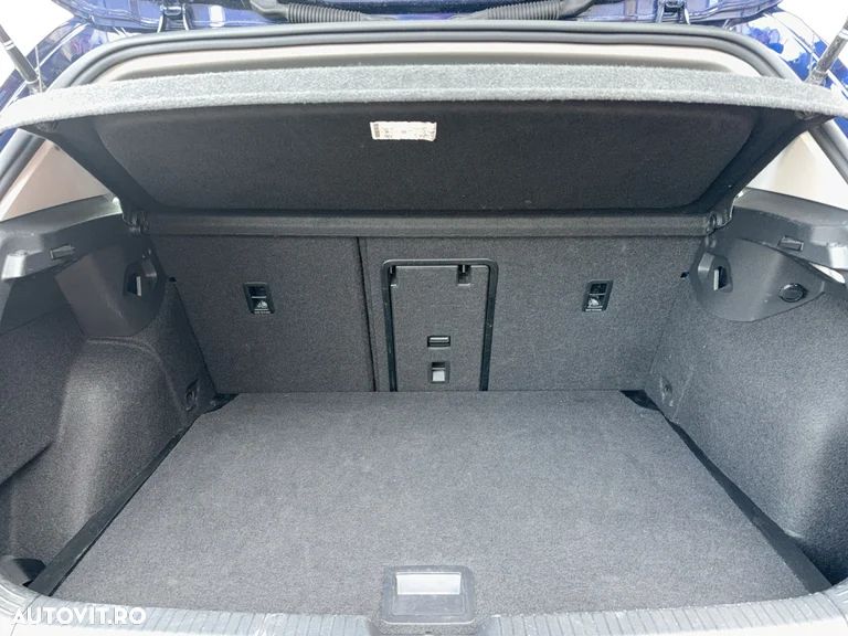 Volkswagen Golf 1.0 eTSI DSG MHEV Life - 10