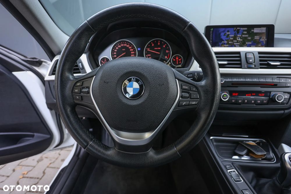 BMW Seria 3 318d Blue Performance Luxury Line - 22