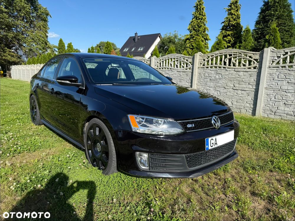 Volkswagen Jetta - 2