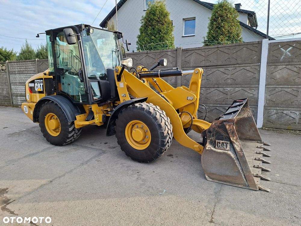 Caterpillar CAT 906 M - 10
