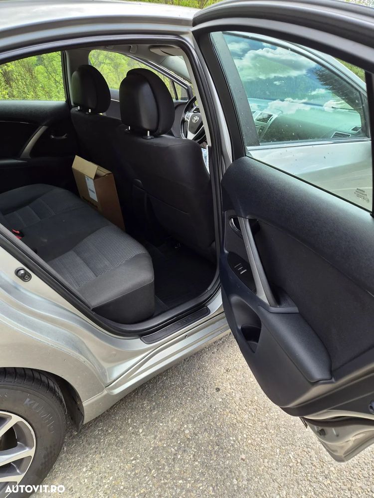 Toyota Avensis 2.0 D-4D Elegance - 16
