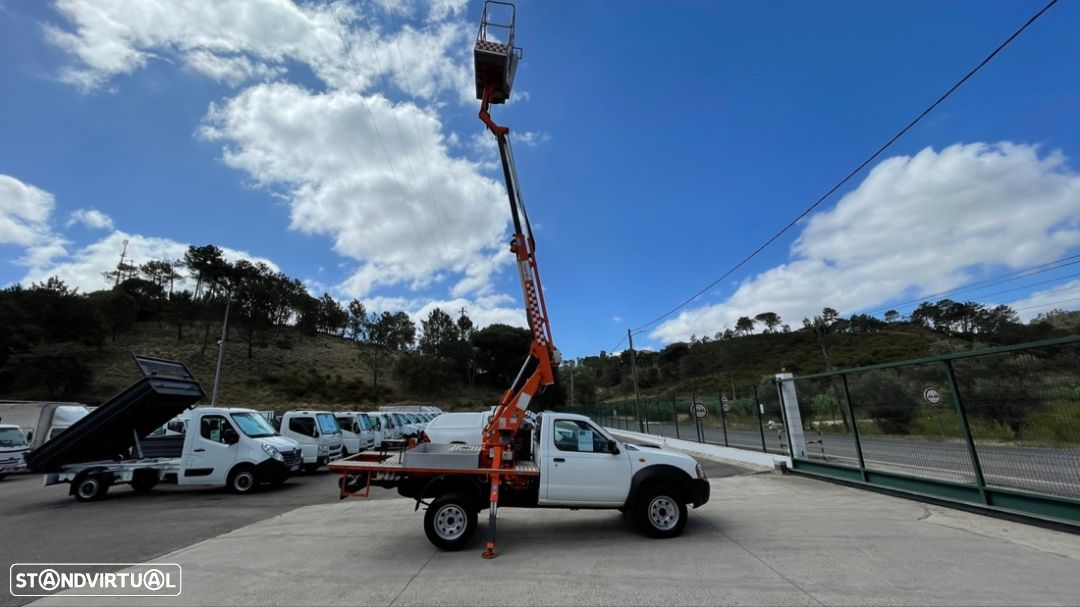 Nissan Pick Up 4X4 C/ Cesto Elevatório - 27