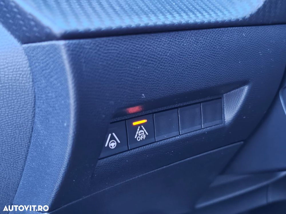 Peugeot 2008 e-2008 GT Line - 36