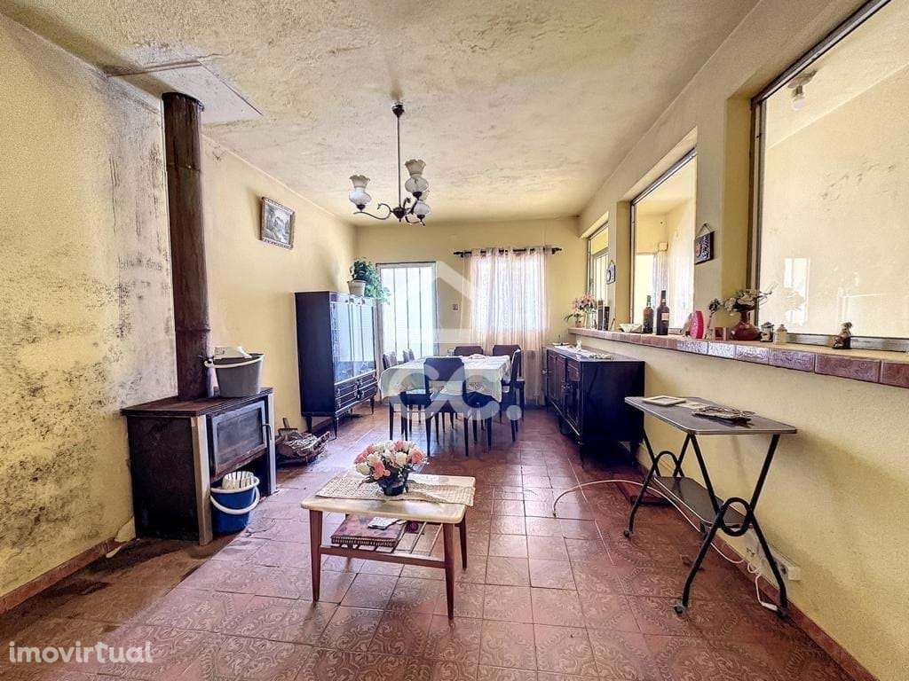 Moradia com terreno para recuperar em Vilar de Perdizes - Grande imagem: 2/26