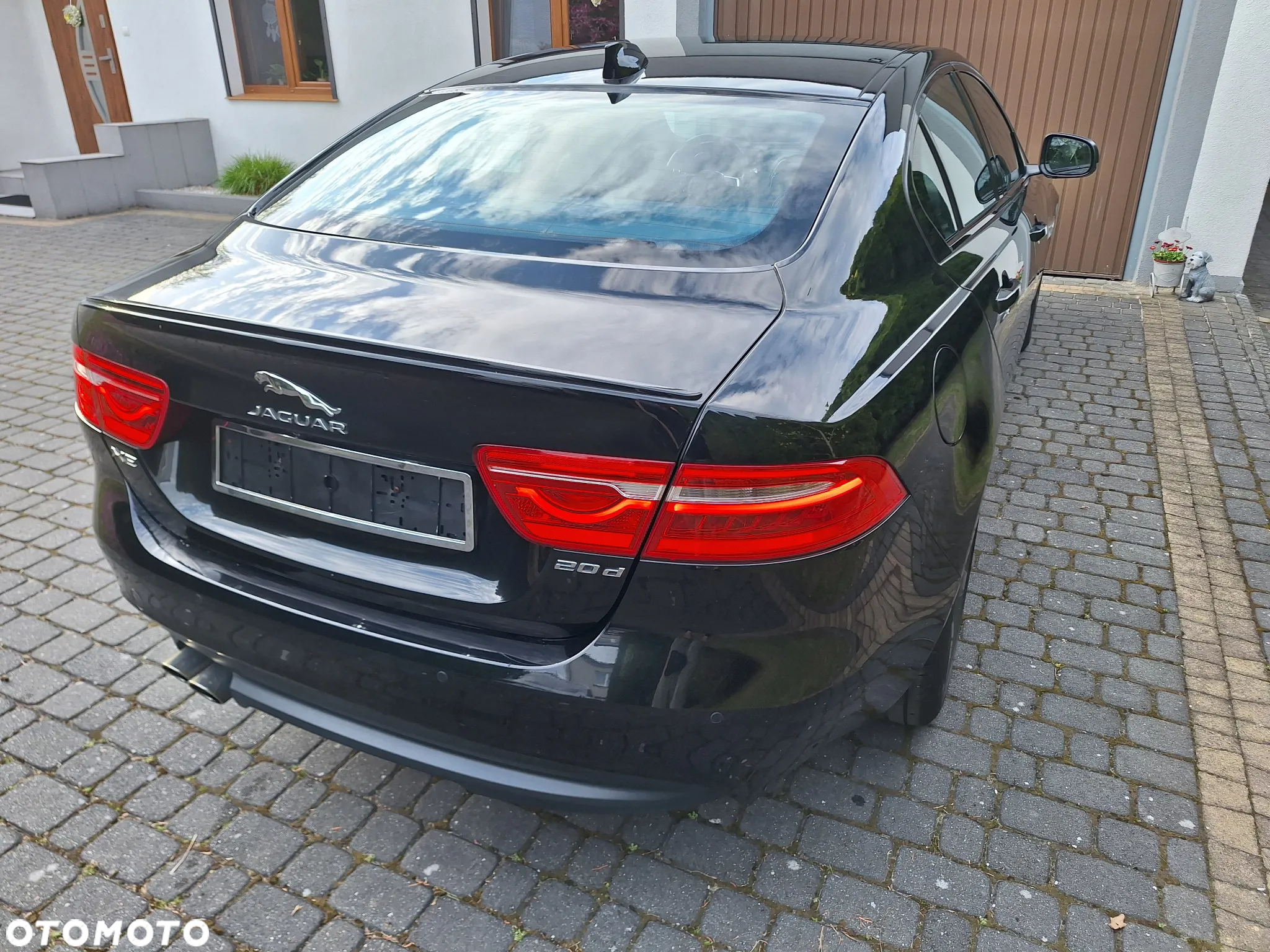 Jaguar XE 2.0 D R-Sport - 11